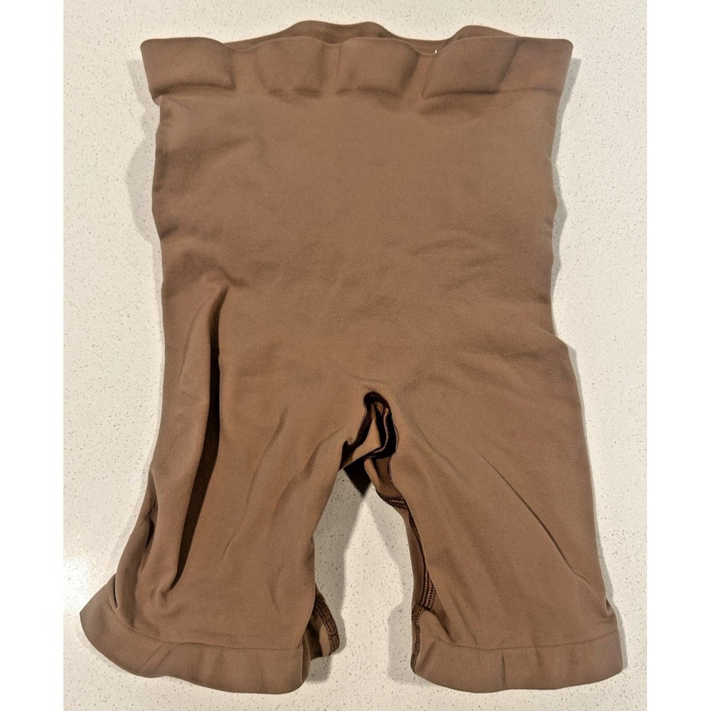 Skims Large Core Control Seamless Mid Waisted Shaping Short